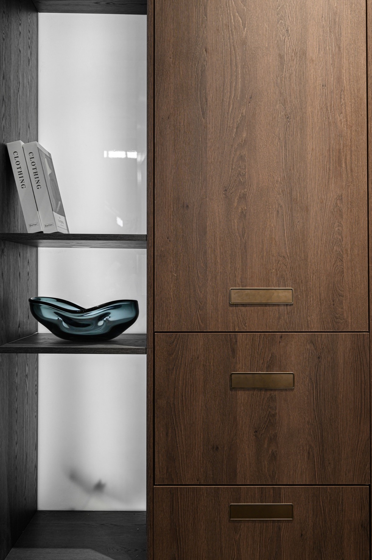 Auf Maß gefertigter Einbauschrank in einer Altbau-Dachschräge